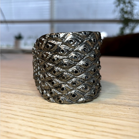 Peacock cuff bracelet - Picture 2 of 3
